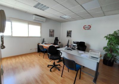 Alquiler Nave Industrial en Villaverde de 358 m2 con Patio